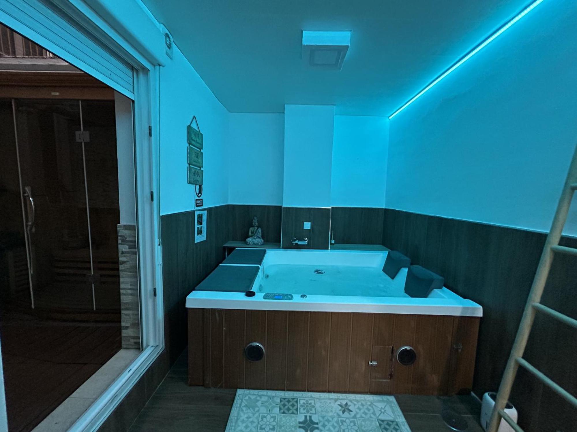 Lujo A Tu Alcance Con Spa Y Garaje Pleno Centro Уэльва Экстерьер фото