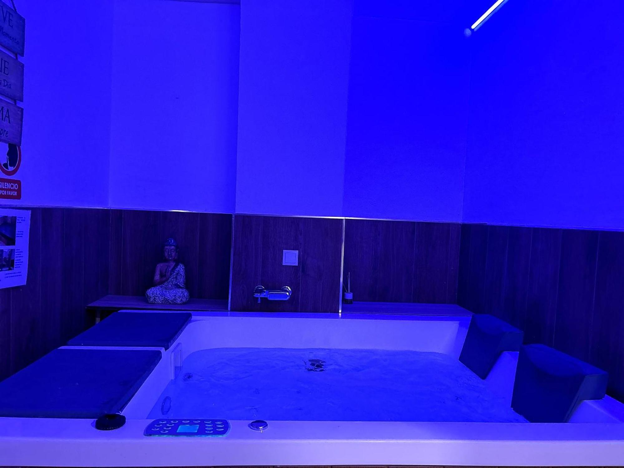 Lujo A Tu Alcance Con Spa Y Garaje Pleno Centro Уэльва Экстерьер фото