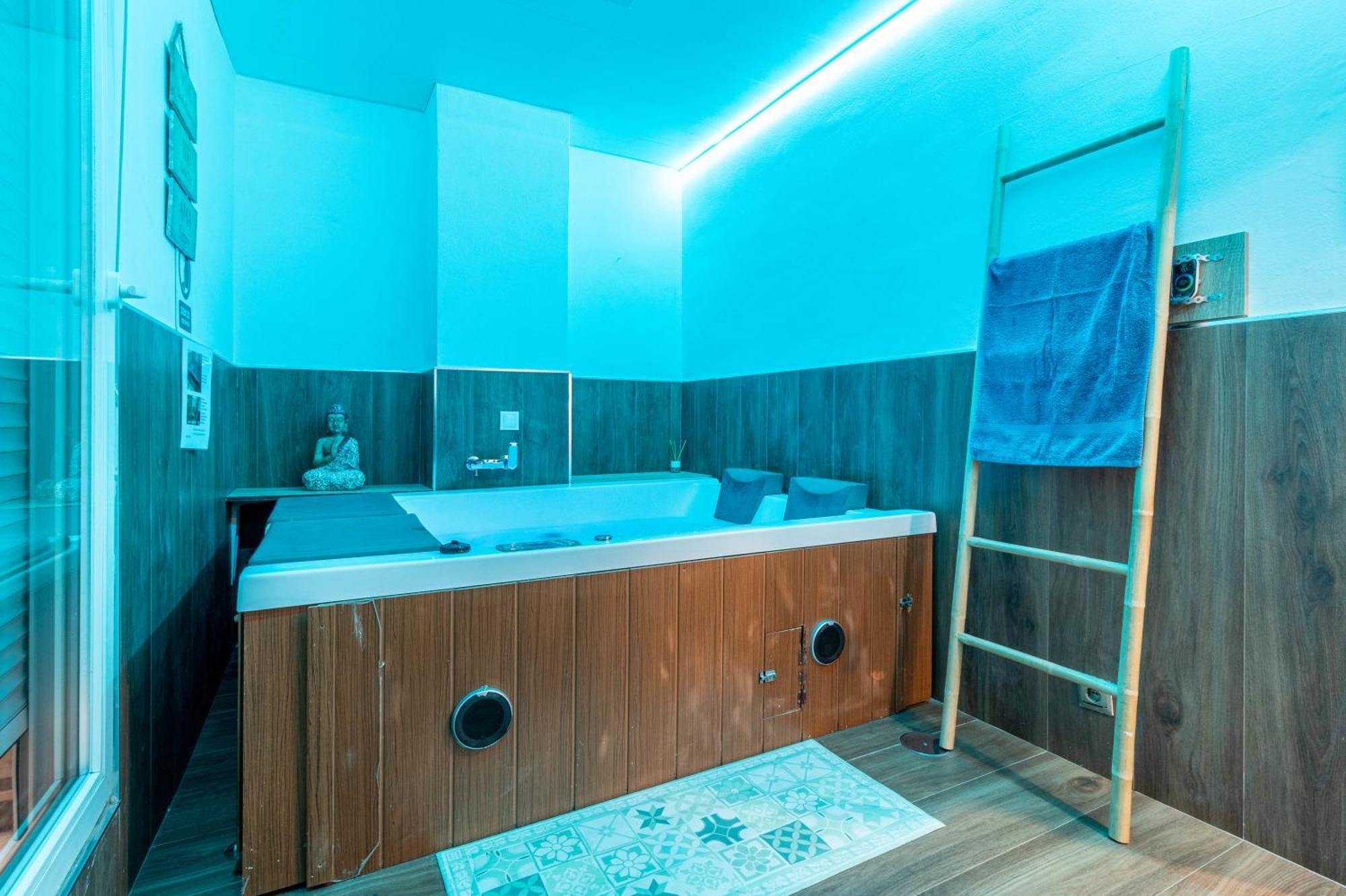 Lujo A Tu Alcance Con Spa Y Garaje Pleno Centro Уэльва Экстерьер фото